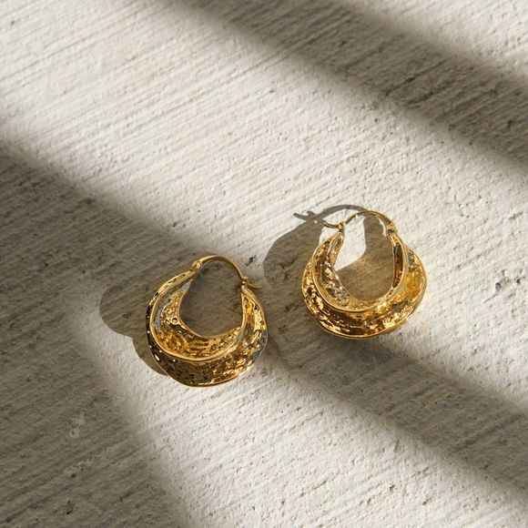 CLOSING SALE! 💫18K Gold Plated Hammered Bold Hoop Earrings - Picture 7 of 8